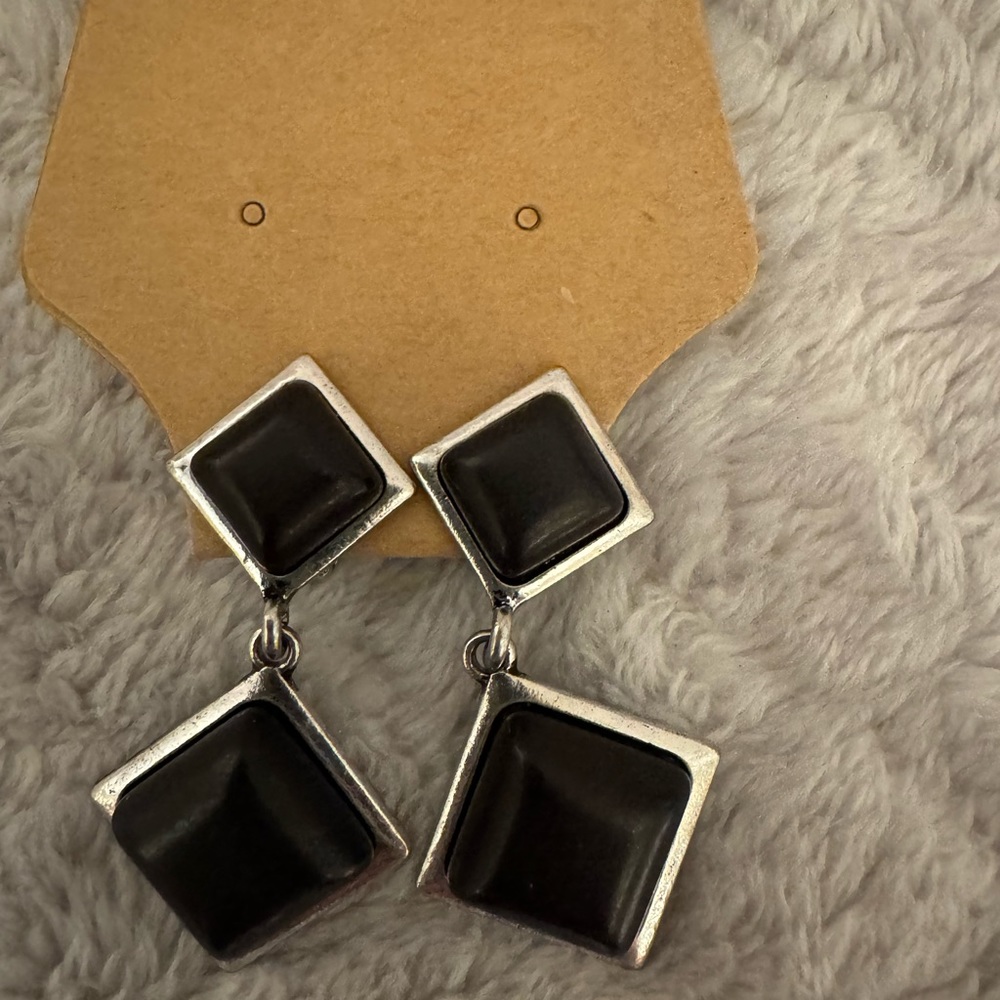 Black and silver clip on